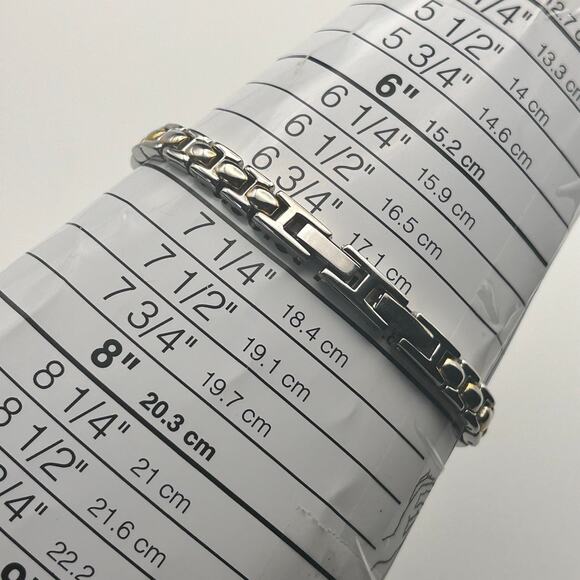 Faded Glory Silver Tone Women’s Quartz Watch 27mm Working New Battery - Picture 4 of 8